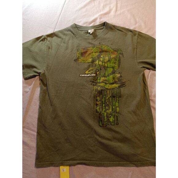 Fishouflage Tee Shirt - Size: Med (0533) - Picture 1 of 6